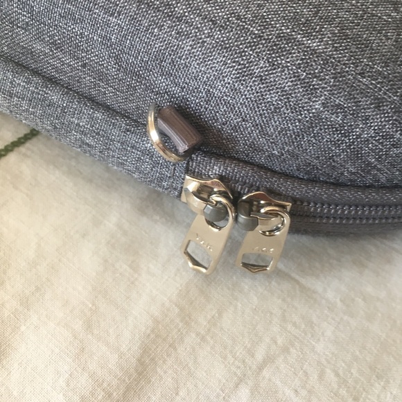 NWT Geekria Shield Headphones Case Hard Shell with Cable Storage (Grey) - Picture 10 of 11